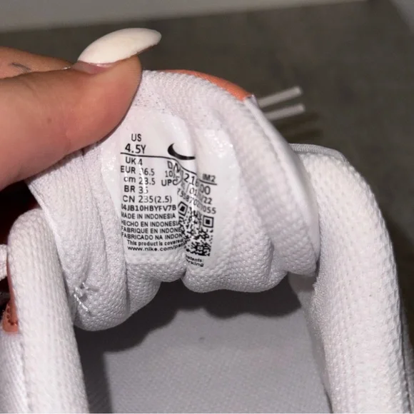 Nike Court Borough Low 2 SE Size 4.5Y - Picture 8 of 8